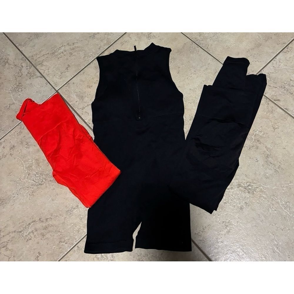 3 pc athletic bundle, 1 athletic jumpsuit and legging size‎ small